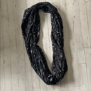 Maurices scarf